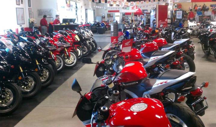 En octubre se vendieron 133 motos por hora en Colombia: Bajaj, AKT y Suzuki dominan el mercado