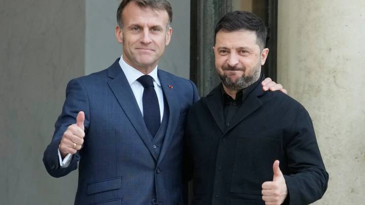 Zelenski pacta con Macron la compra de un centenar de cazas franceses para Ucrania