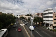 Padres de familia de la Secundaria Técnica No. 1 toman por breve tiempo boulevard metropolitano