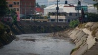 Muere hombre tras caer a Río Hondo en Naucalpan, intentó bajar al canal, se golpeó la cabeza y se ahogó