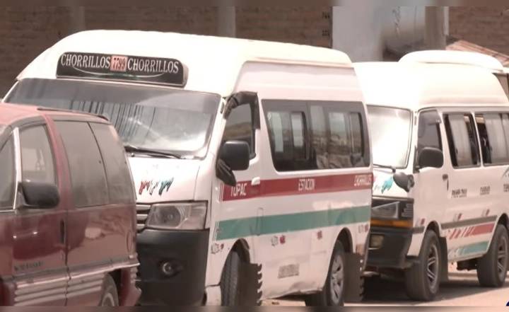 Sicarios balean combi de la línea A2 en SJM: un pasajero fallece durante ataque