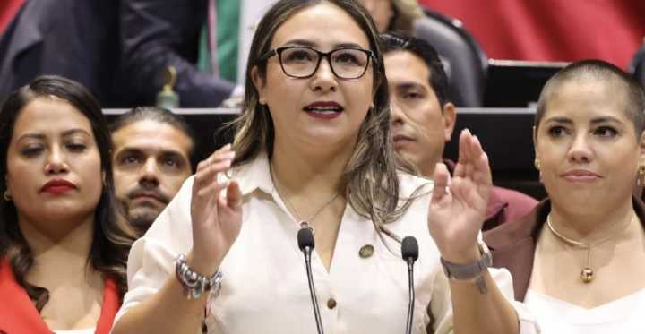 Monreal ofrece a activista apoyo de diputados de la 4T para aprobar “Ley Trasciende” antes de diciembre