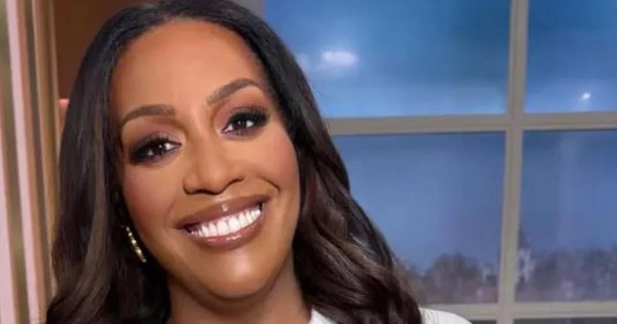 Alison Hammond cheers on friends in Newcastle panto after 'surprise' Christmas Market visit