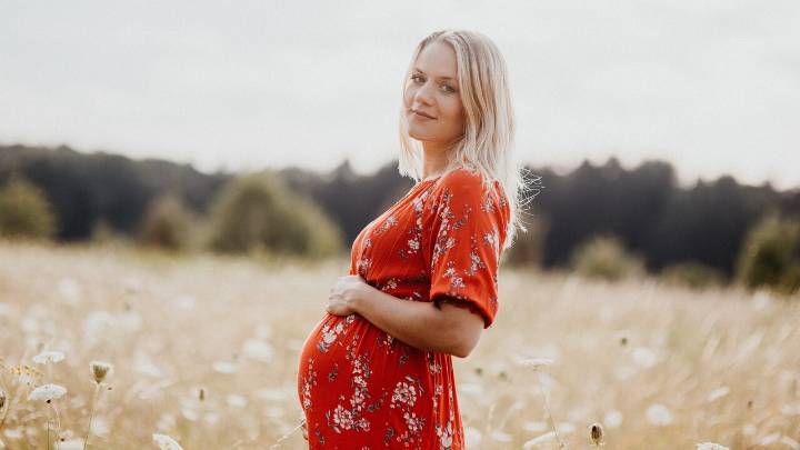 Mennonite Woman Becomes Pregnant After Exposing Her Ankles