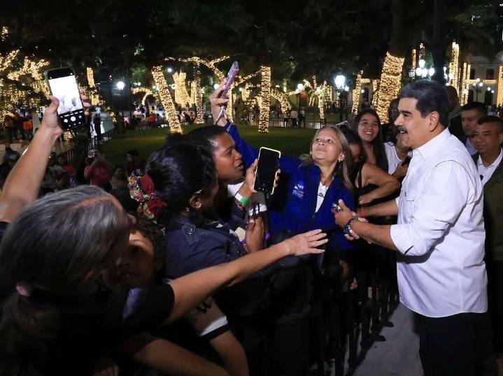 Maduro asiste al gran estreno de la serie «Nicolás de Yare a Miraflores»