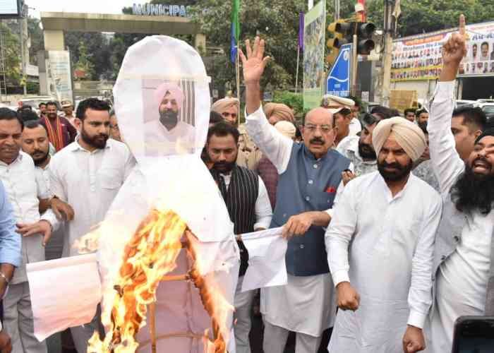 Mohinder Bhagat Leads Protest Against Raja Warring Over Remarks on Late Dalit Leader Boota Singh