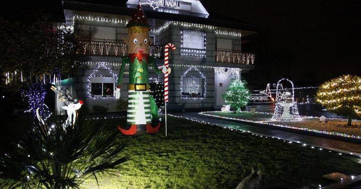 A Mioteira desafía a la lluvia y abre la Navidad en San Cibrao das Viñas