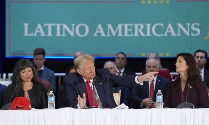 Se desploma apoyo hispano a Trump en EEUU