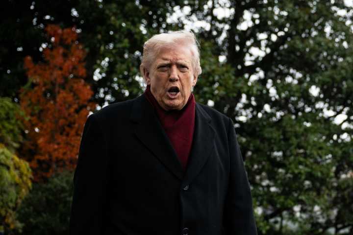 Trump advierte que 'empezará a detener' el avance de narcotraficantes de Venezuela por tierra