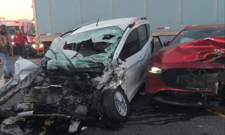 Choque entre cinco vehículos dejó siete heridos