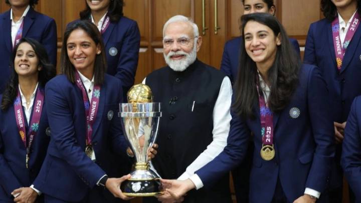 Cricket PM Narendra Modi Meets India’s ICC Women’s World Cup 2025-Winning Members At Lok Kalyan Marg (See Pics)