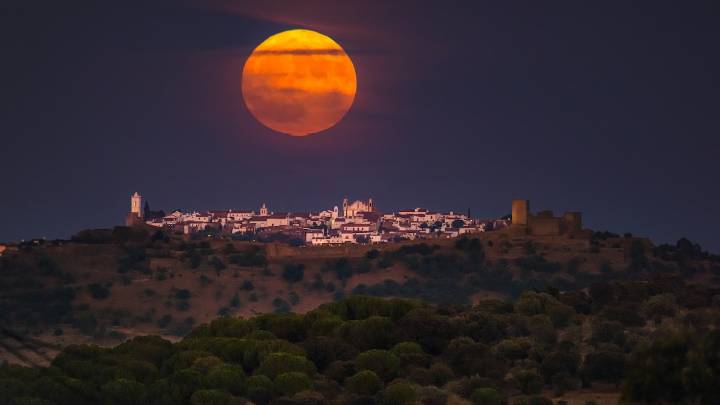 Back-to-back supermoons are rare. 2025 will have 3 in a row.