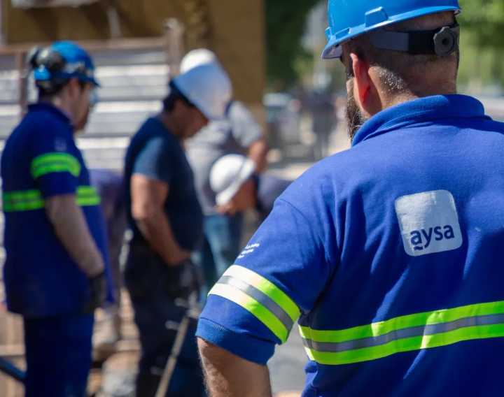 El Gobierno avanzó en el marco regulatorio de AySA para privatizarla