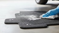 Rociar vinagre en las alfombras del auto: para qué sirve y por qué lo recomiendan