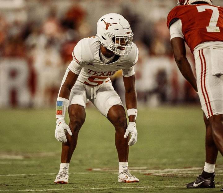What Happened to Malik Muhammad? Texas CB in Pain, Attended by Medical Staff on the Sidelines A sudden injury to Malik Muhammad disrupts Texas’ momentum, raising questions and tension as the game bare