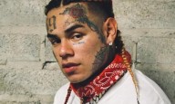 Asaltantes encañonan a la madre de Tekashi mientras saquean la residencia del artista