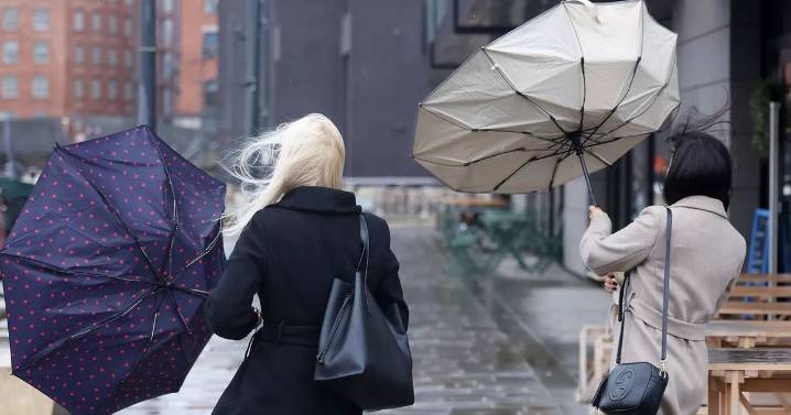 New 19-hour Met Office weather warnings issued as Brits brace for 75mph winds