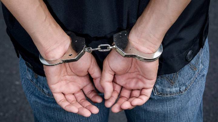 Profesor les pedía vídeos íntimos a sus alumnas para no reprobarlas