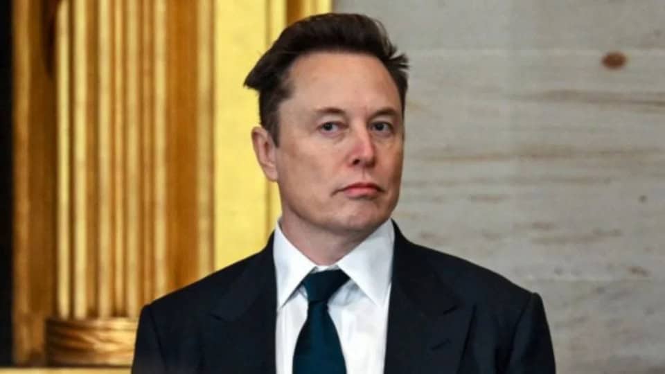 Elon Musk recibe compensación récord de un billón de dólares en acciones de Tesla