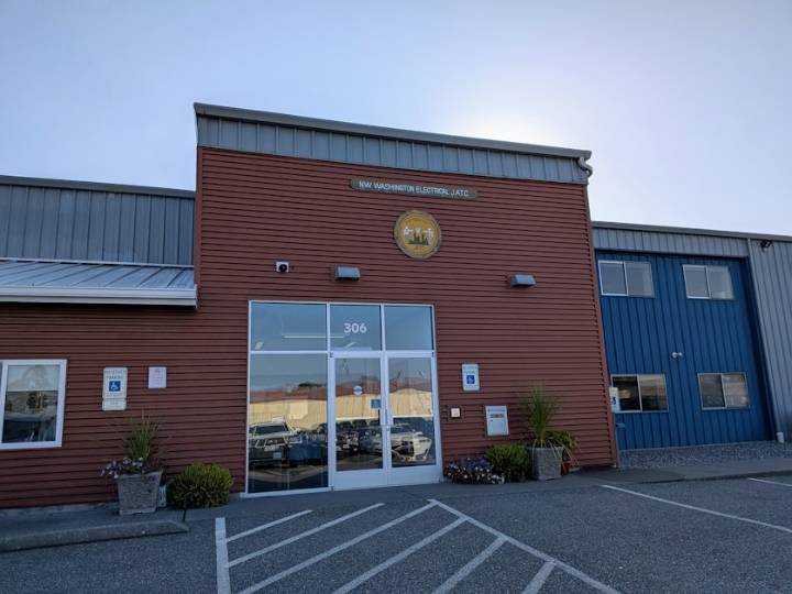 As AI threatens white-collar jobs, Washington trade schools are booming