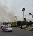 (Vídeo) Fuerte incendio en bodega cercana a Plaza Sendero