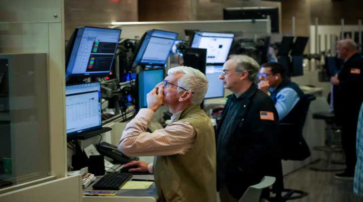 Wall Street sufre retroceso tecnológico y evidencia de fragilidad económica en Estados Unidos