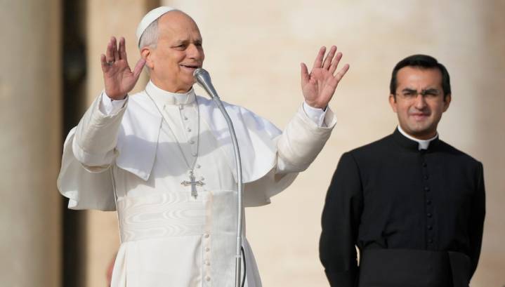 Pope visits Istanbul’s Blue Mosque without praying as he focuses on unifying Christians