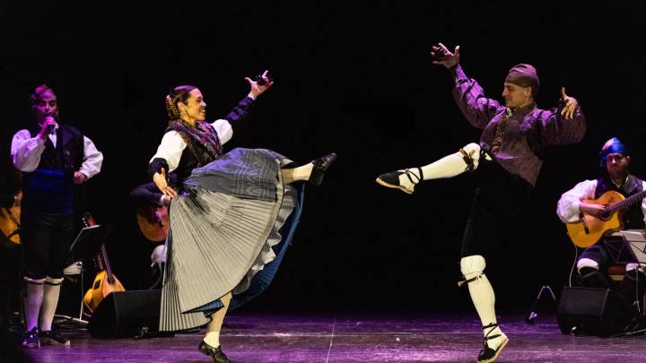 Legado y vanguardia de la jota más turolense resplandecen en el Teatro Marín