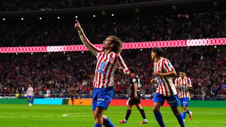 El Atlético supera al Sevilla en el segundo tiempo