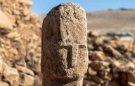 Hallan primer rostro humano tallado en pilar neolítico en Turquía