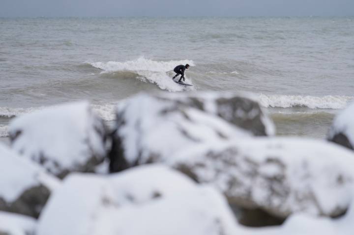 Arctic air hits much of the US, bringing snow to some areas and very chilly temperatures to Florida
