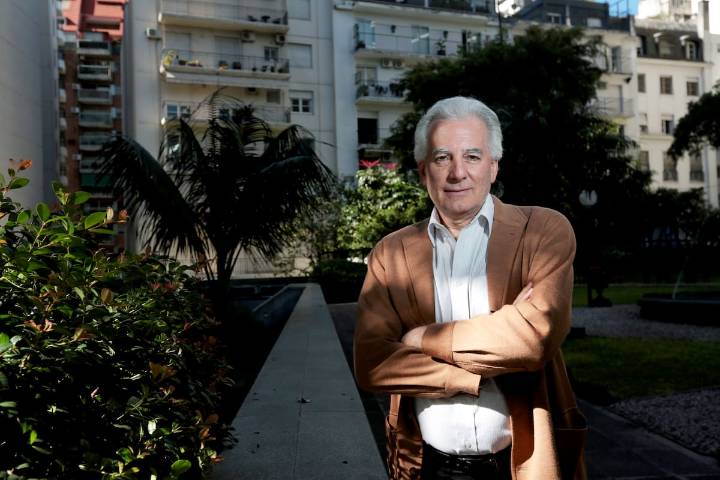 Álvaro Vargas Llosa. “La reconciliación con mi madre es lo más hermoso que ocurrió en la etapa final de mi padre”
