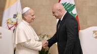 Tras visitar Turquía, el Papa llegó a Líbano y le pidió a los ciudadanos que se queden en el país
