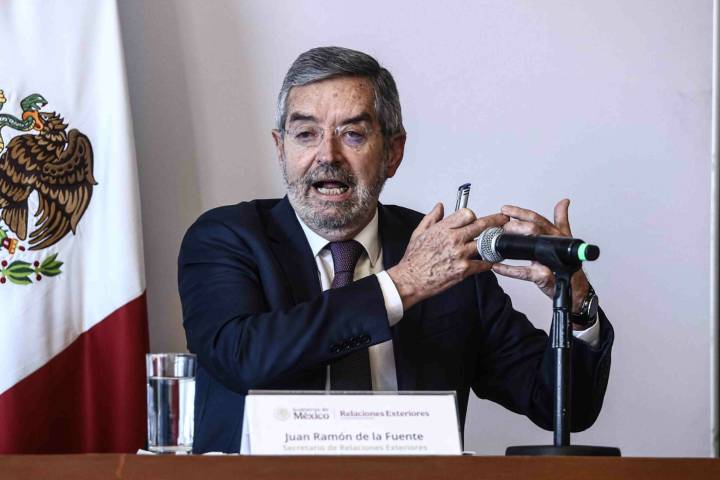 SRE rechaza decisión excesiva de Perú de romper relaciones diplomáticas