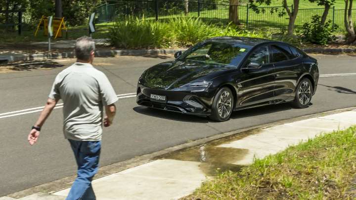 New electric cars to require a low-speed pedestrian warning