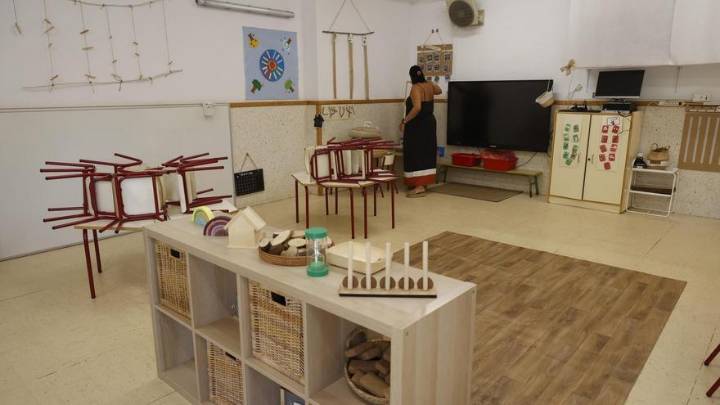 Educación contrata a 95 docentes para alumnos con autismo e hiperactividad tras dos meses de curso