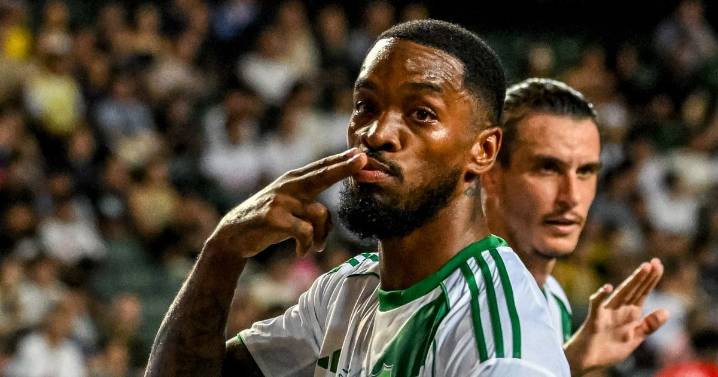 Club director responds to Leeds United transfer link with firm message