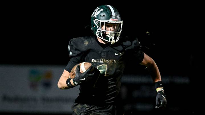 Tommy Pratt, Williamston football show resilience in district final win