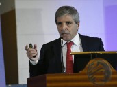 Con baja de encajes y premio a inversores, el Gobierno renovó 96% de un mega vencimiento de deuda