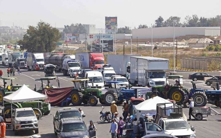 Gobierno federal llama al diálogo ante bloqueos anunciados por transportistas y productores