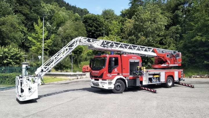 Valeria Todero insistió en la necesidad de una autobomba para los bomberos con escalera ante el crecimiento edilicio