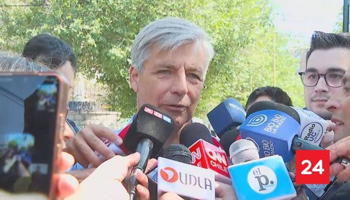 Mayne-Nicholls vota y apunta a uso de escoltas: "Quienes lo necesitan es por algo"