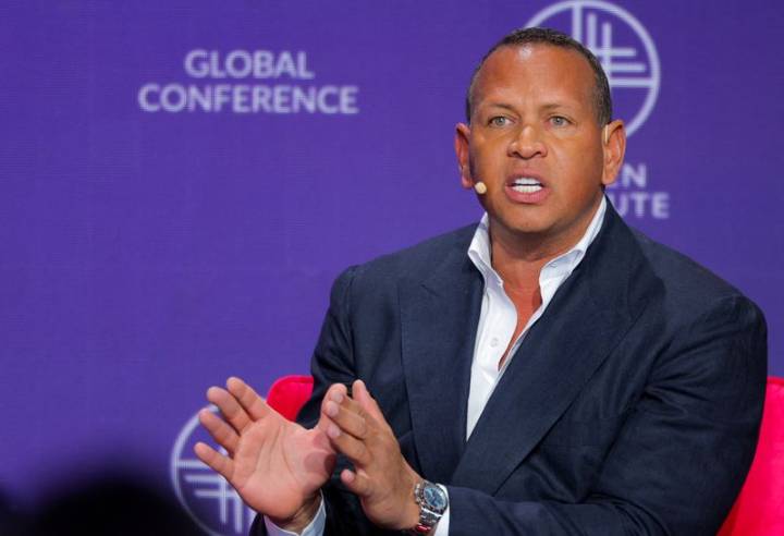 Baseball-Yankees' great A-Rod calls Dodgers 'gold standard'