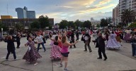 Día de la Tradición en Roca: una multitudinaria clase de folklore celebró la cultura popular