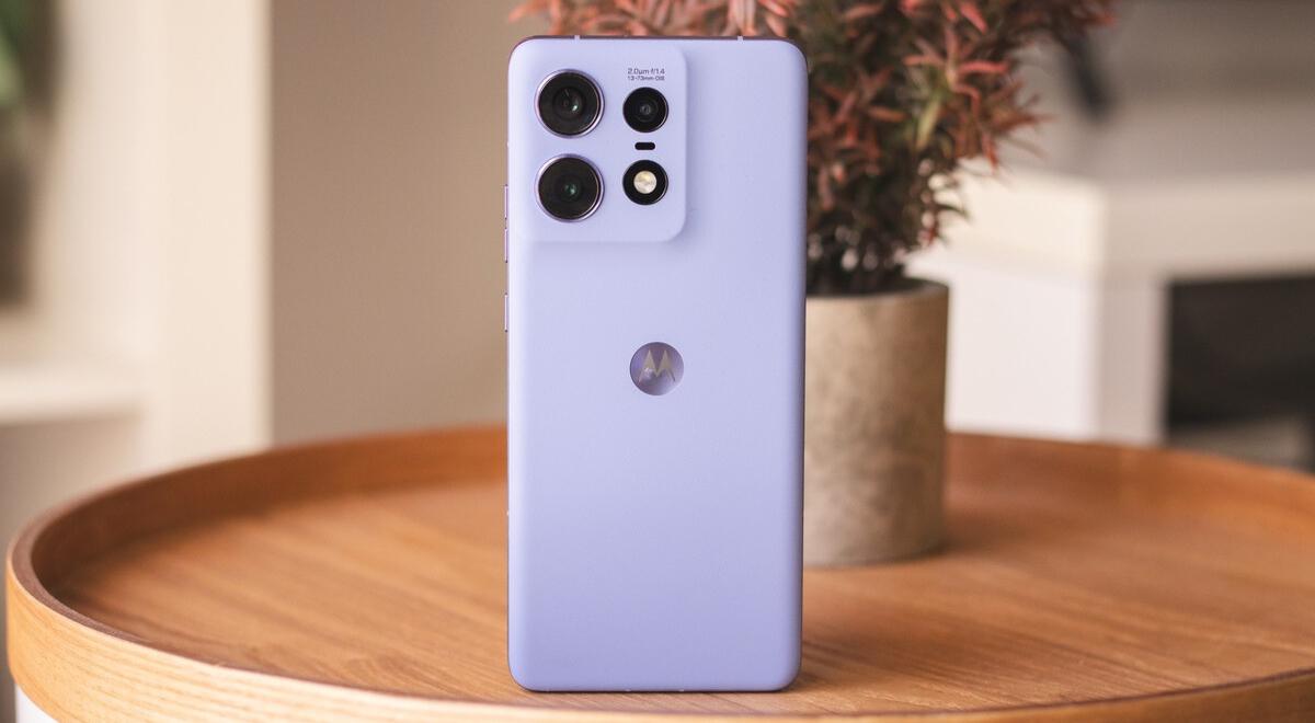 El iPhone 16e luce inservible al lado de este Motorola con chip GAMER, 512GB y carga de 125W: en 8 minutos lo tienes al 100%