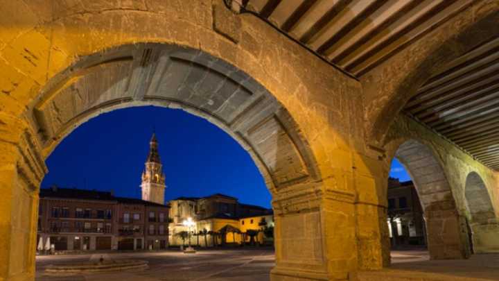 Santo Domingo de la Calzada aspira a ser el pueblo más brillante de España durante la Navidad de 2025, protagonizando el anuncio de los bombones más famosos de la festividad