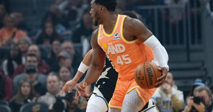 Mitchell's 37 points power Cavaliers past Bucks as Antetokounmpo exits with injury