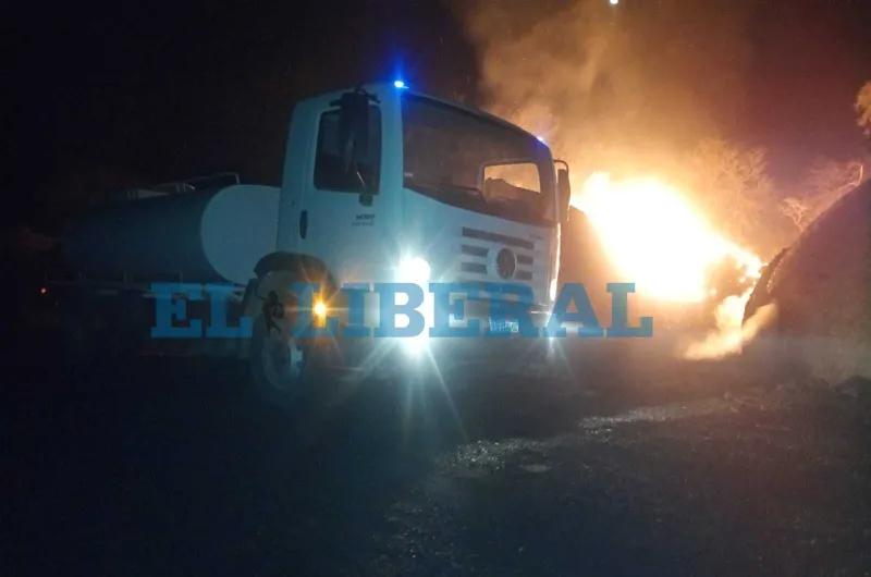 Voraz incendio en hornos de carbón: controlaron el fuego y no se registraron heridos