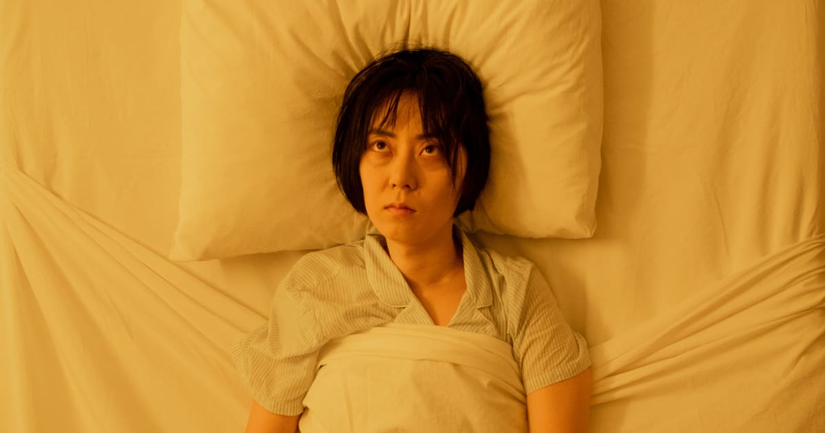 Quedarse despierto después de medianoche puede afectar la salud mental, según estudio