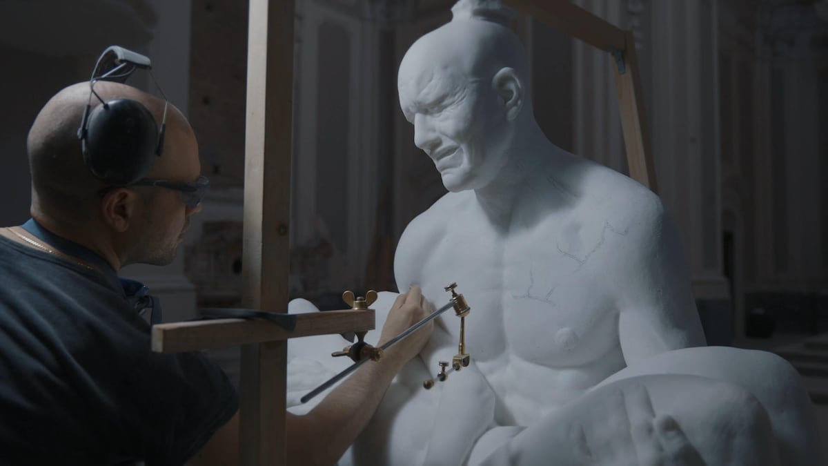 Jago, el escultor que desafía la fugacidad: “Mientras todo se mueve, mi obra queda quieta”